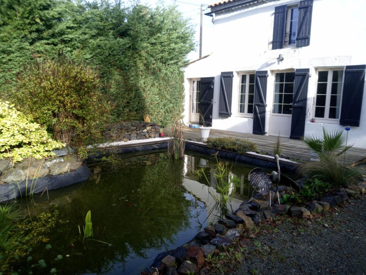 Mas Des Vignes Piscine Chauffee Bed & Breakfast Le Champ-Saint-Pere Exterior photo