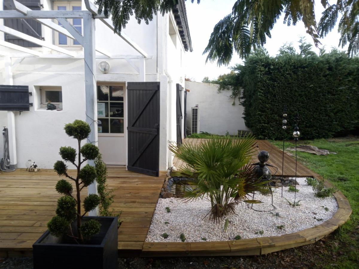 Mas Des Vignes Piscine Chauffee Bed & Breakfast Le Champ-Saint-Pere Exterior photo
