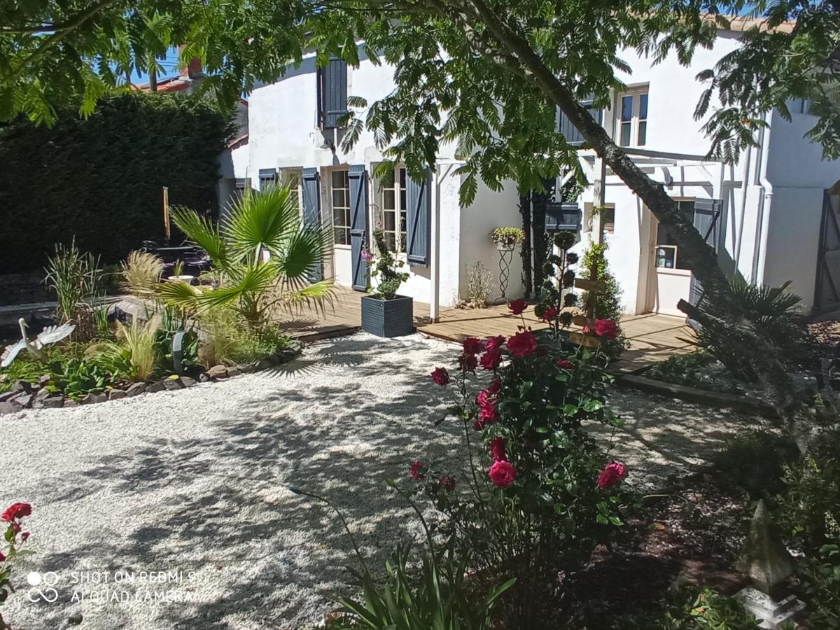 Mas Des Vignes Piscine Chauffee Bed & Breakfast Le Champ-Saint-Pere Exterior photo